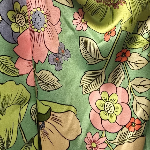 Zara Green Floral Buttondown Sheath Dress with Sweetheart Neckline - Picture 6 of 9